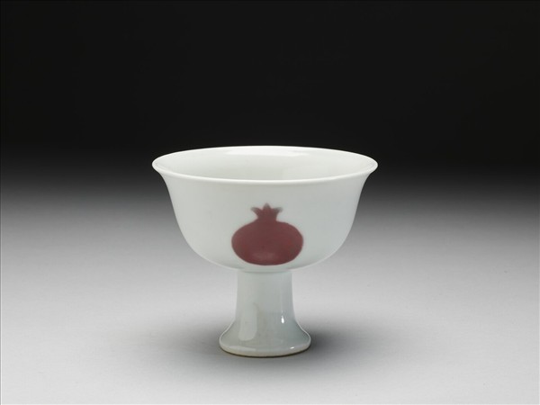 釉裡紅三果紋高足杯