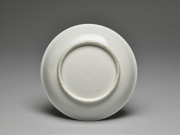 甜白釉暗花雲龍紋盤