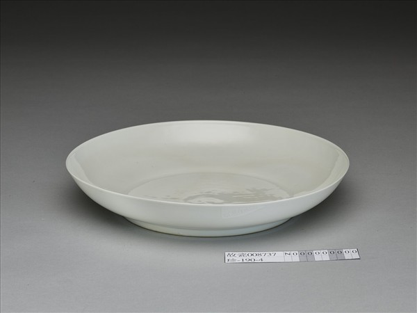 甜白釉番蓮八寶紋盤