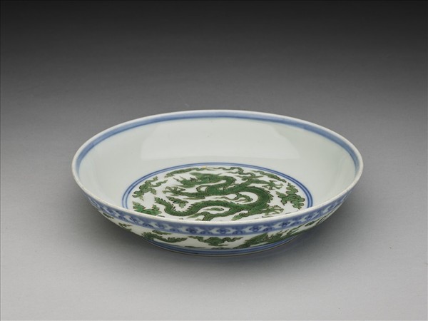 青花綠彩五龍紋盤