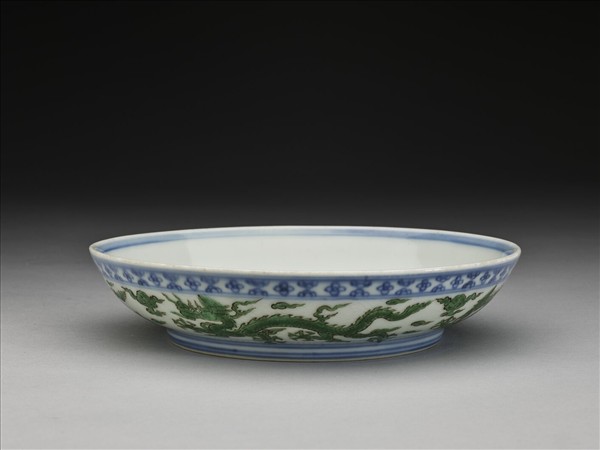 青花綠彩五龍紋盤