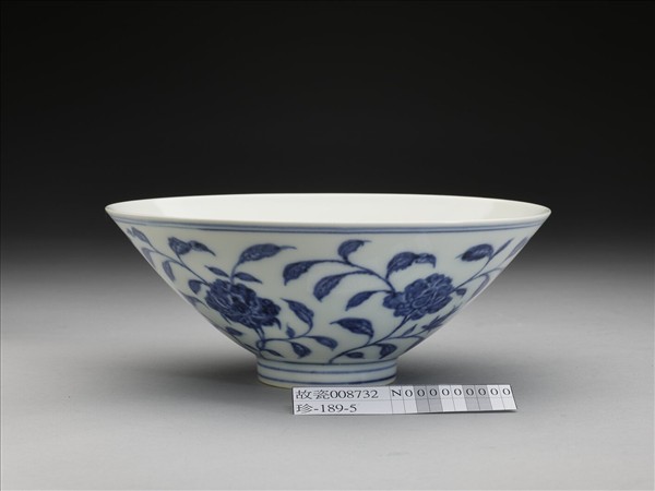 青花月季花紋碗