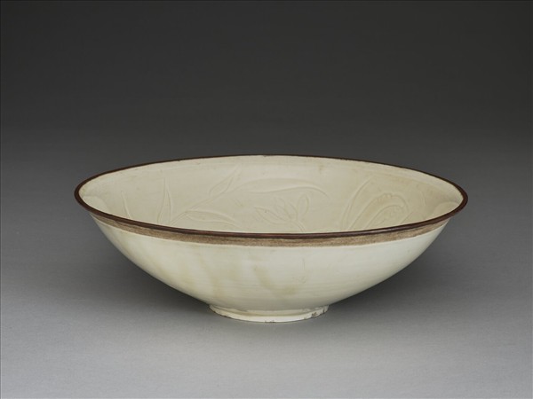 定窯 白瓷劃花蓮鳧紋碗