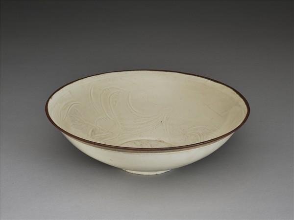 定窯 白瓷劃花蓮鳧紋碗