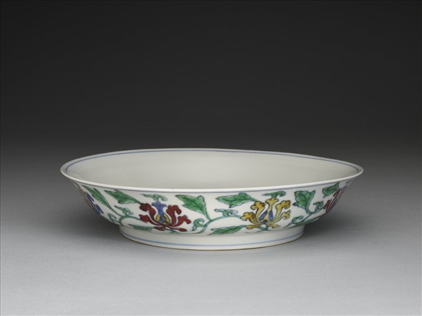 花卉款鬥彩番蓮紋盤