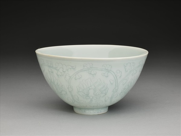 青白瓷花卉紋碗