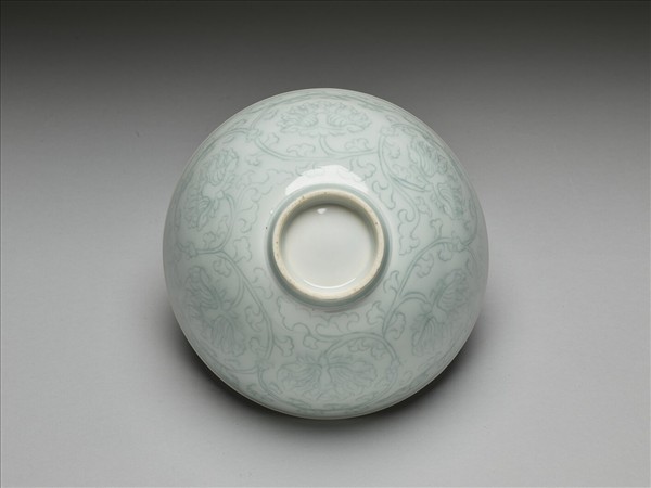 青白瓷花卉紋碗