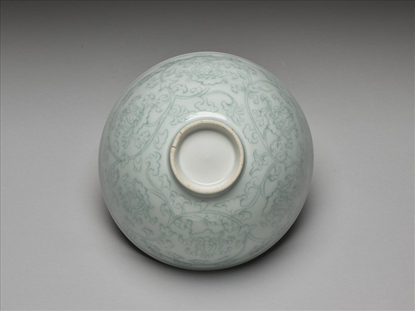 青白瓷花卉紋碗