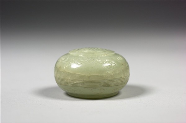 玉雲蝠壽字圓盒