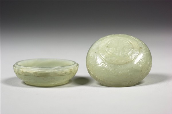 玉雲蝠壽字圓盒