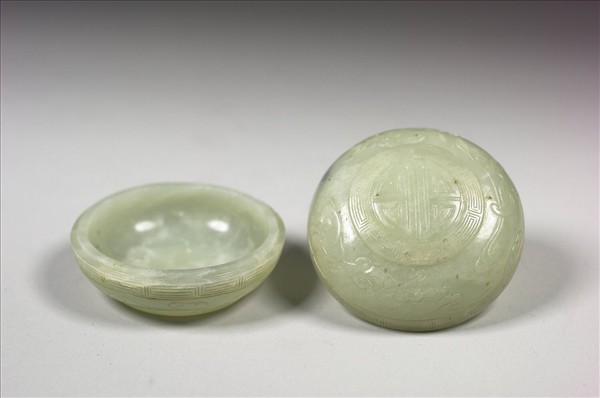 玉雲蝠壽字圓盒