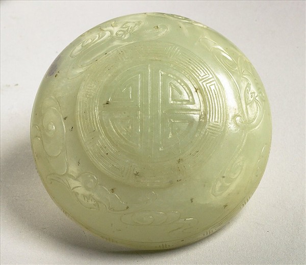 玉雲蝠壽字圓盒