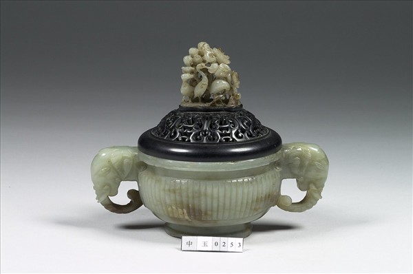 玉直紋簋形象耳爐