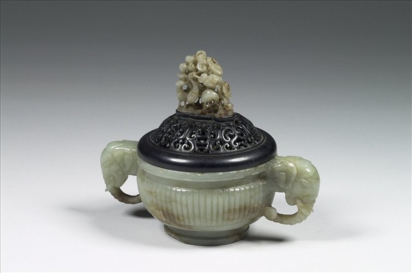 玉直紋簋形象耳爐