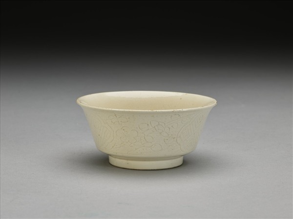 彭窯 白瓷壽字花卉紋杯