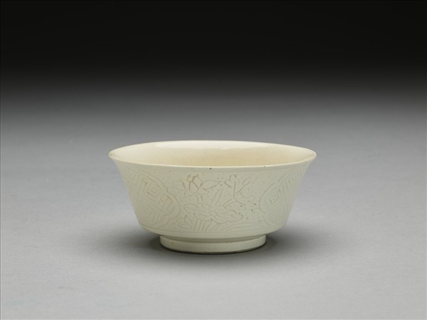 彭窯 白瓷壽字花卉紋杯