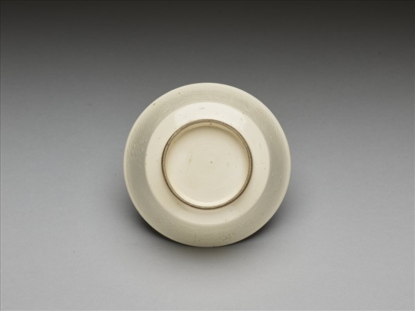 彭窯 白瓷壽字花卉紋杯