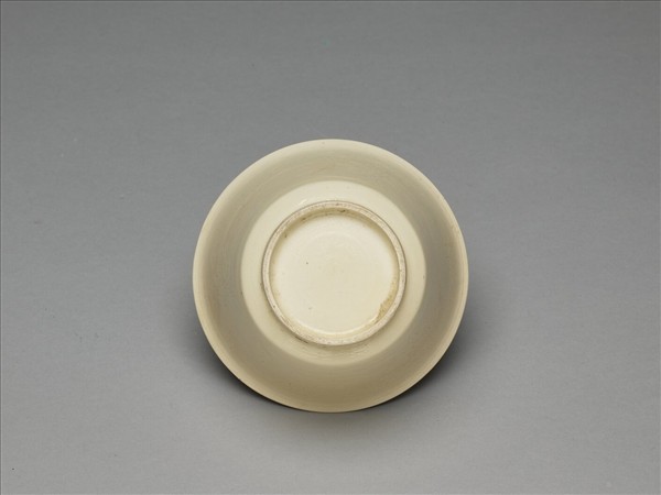 彭窯 白瓷番蓮紋杯