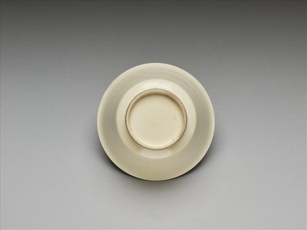 彭窯 白瓷番蓮紋杯