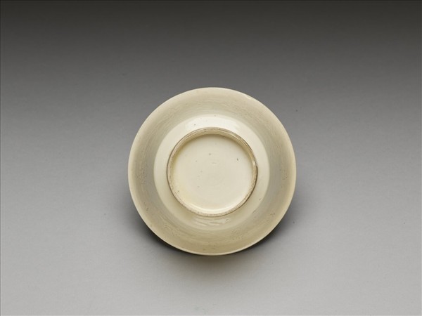 彭窯 白瓷番蓮紋杯