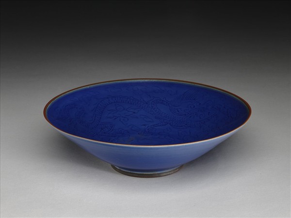 霽青釉雙龍戲珠紋碗