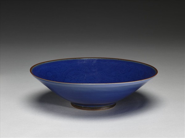 霽青釉雙龍戲珠紋碗