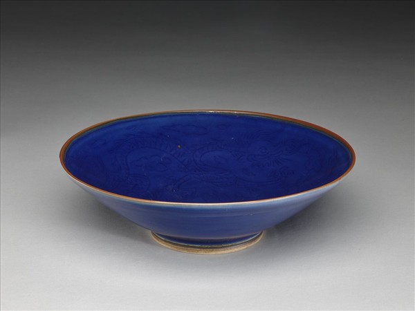 霽青釉雙龍戲珠紋碗