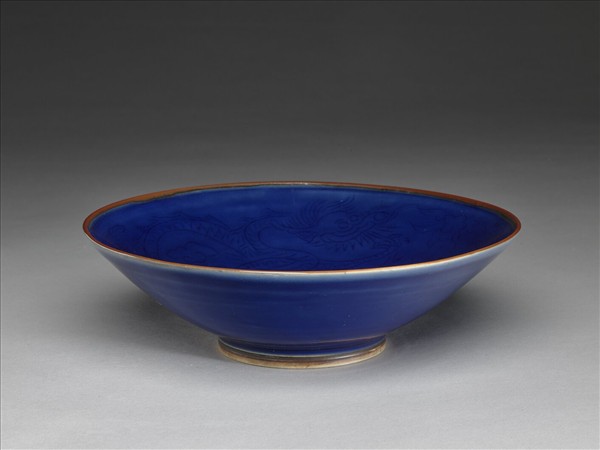 霽青釉雙龍戲珠紋碗