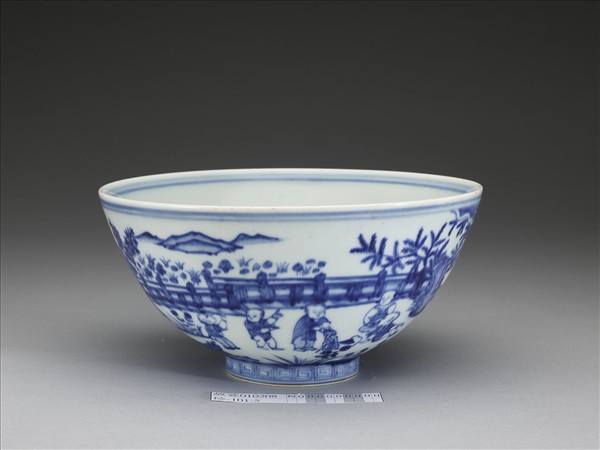 青花嬰戲圖碗