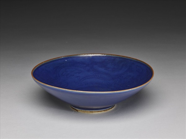 霽青釉雙龍戲珠紋碗