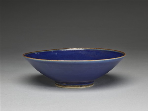 霽青釉雙龍戲珠紋碗