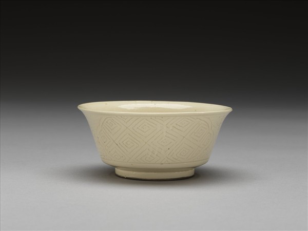 彭窯 白瓷壽字花卉紋杯