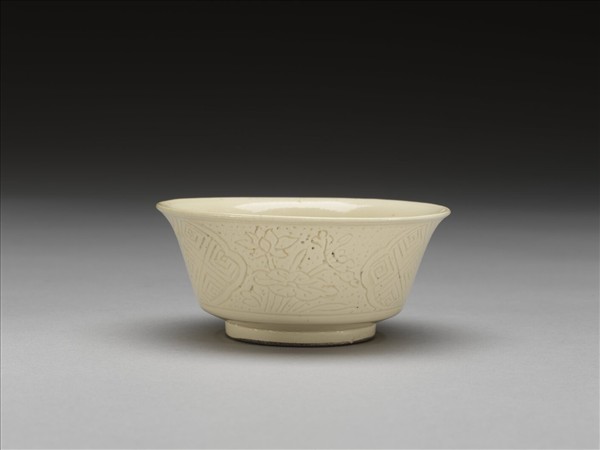 彭窯 白瓷壽字花卉紋杯