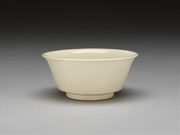 彭窯 白瓷壽字花卉紋杯