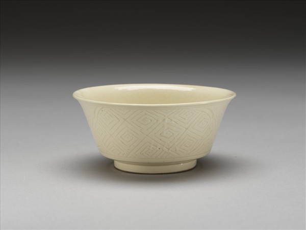 彭窯 白瓷壽字花卉紋杯