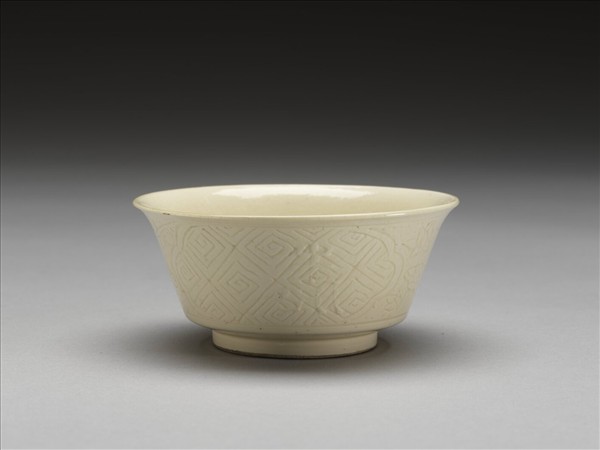 彭窯 白瓷壽字花卉紋杯