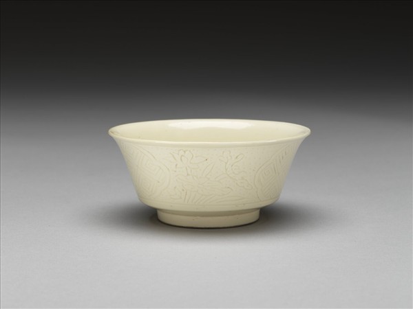 彭窯 白瓷壽字花卉紋杯