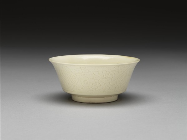 彭窯 白瓷壽字花卉紋杯