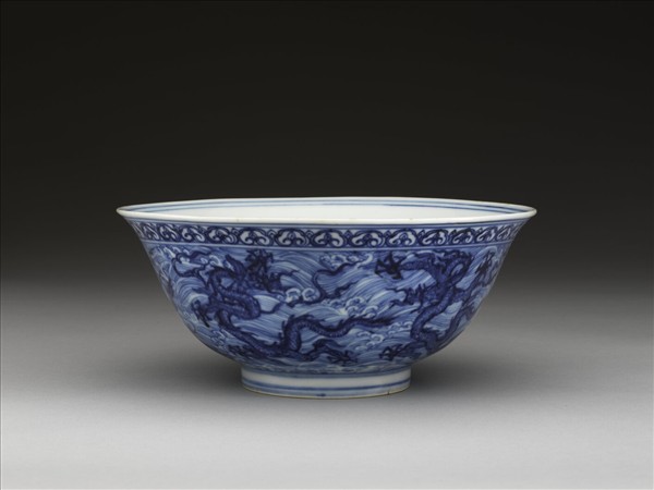 青花波濤龍紋碗