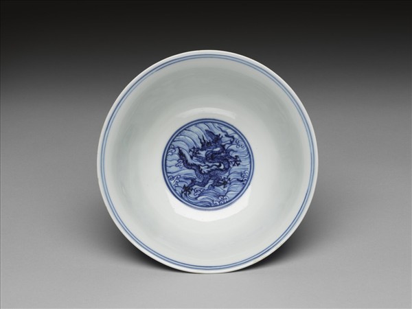 青花波濤龍紋碗