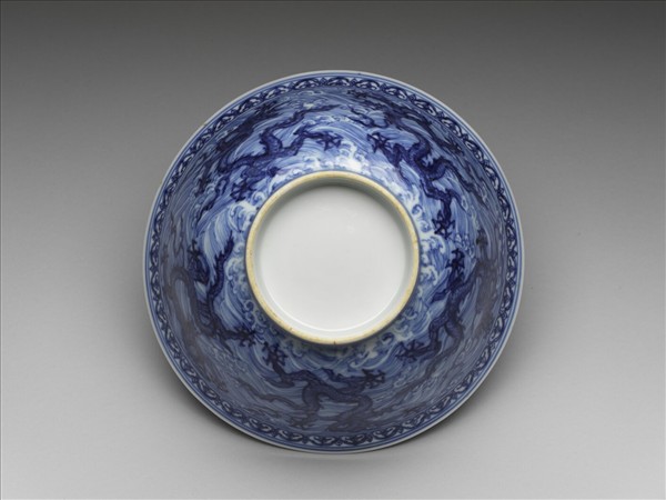 青花波濤龍紋碗