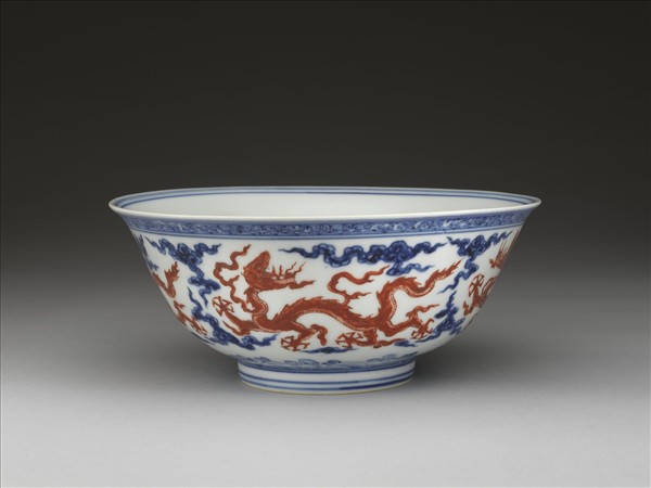 青花紅彩五龍紋碗