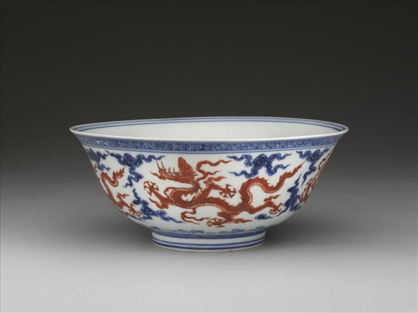 青花紅彩五龍紋碗