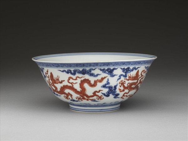 青花紅彩五龍紋碗