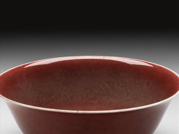 霽紅釉雲龍紋碗