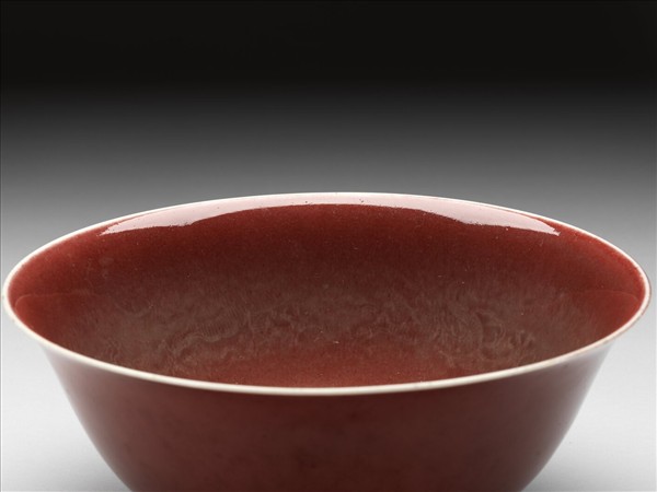 霽紅釉雲龍紋碗