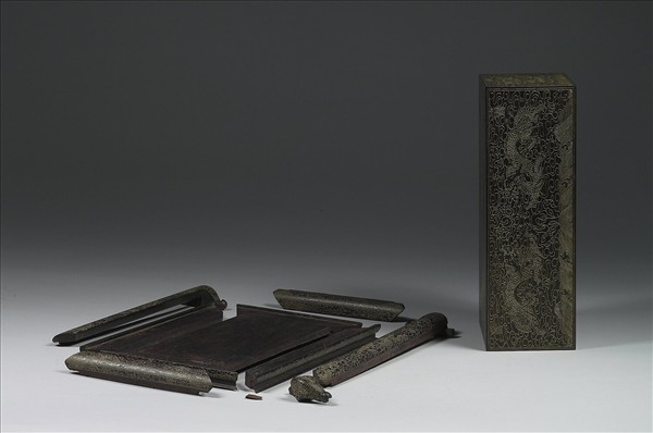 填金波濤龍紋木盒