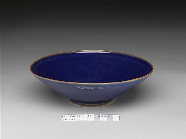 霽青釉雙龍戲珠紋碗