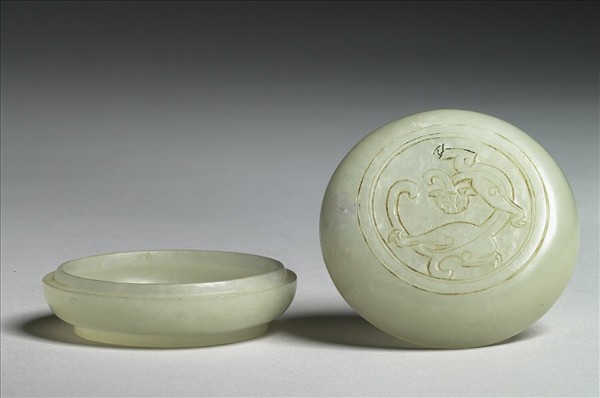 玉獸紋圓盒