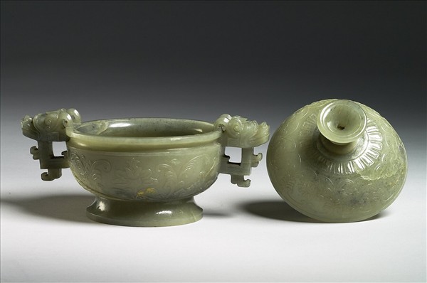 玉雕花卉龍耳爐